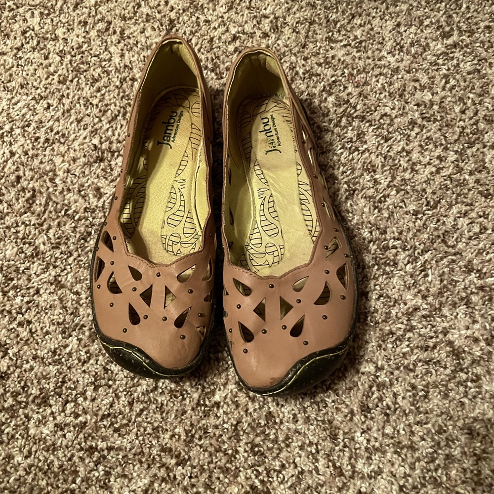 Jambu flats…super comfortable I just outgrew them due to pregnancy